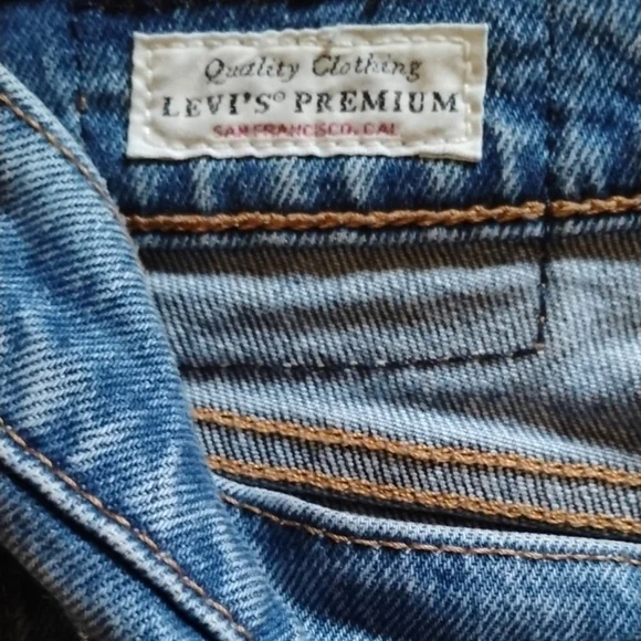 Levi's  Premium Wedgie Style Size 28 Jeans. Can Be Unisex ? Supercute Style/ Fit - Picture 2 of 13